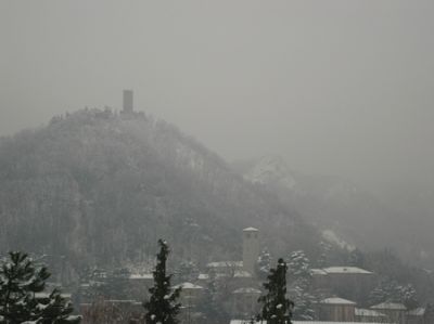 Ore 15.10, il Castel Baradello e San Carpoforo
