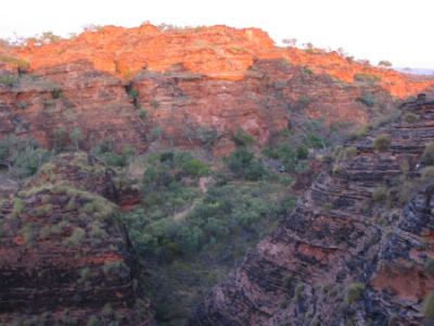 La forma delle rocce Ã¨ il risultato di sollevamenti ed erosioni avvenuti durante gli ultimi 20 milioni di anni, ma le formazioni sedimentarie risalgono ad oltre 350 milioni di anni fa
